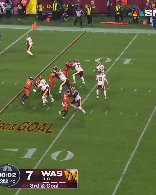 TREYLON BURKS WITH ONE OF THE BEST CATCHES OF THE YEAR 😱

DENvsWAS on NBC
Stream on #NFLPlus + Peac