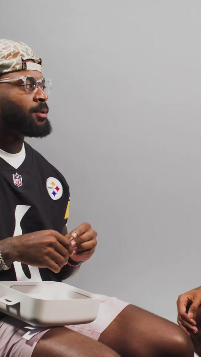 Can you hear me now? #steelers #lipreadingchallenge @DeShon Elliott @Patrick Queen 