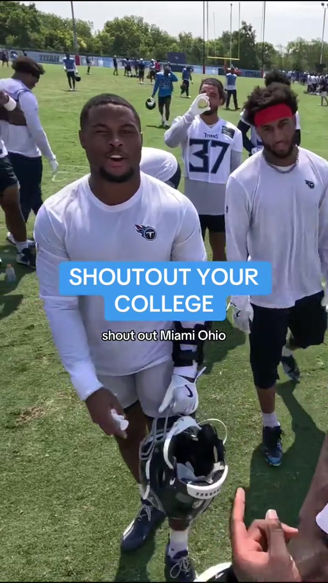 Officially in the college football spirit #tennesseetitans #nfl #qotd #questionoftheday #collegefootball 