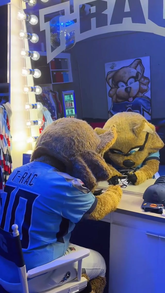 we have a special surprise out for delivery to our friends at NFeLementary @Mary Crippen | NFeLementary™ #nfl #tennesseetitans #nfelementary #teachersoftiktok 