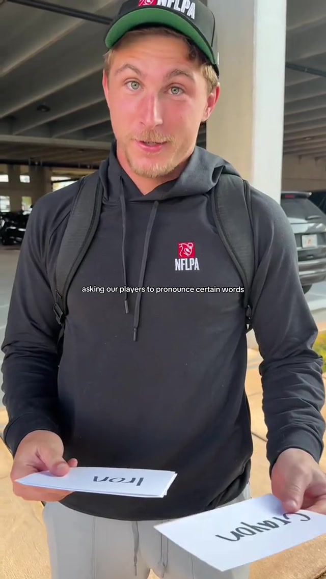 Crayon, cran, or crown 🖍️ #tennesseetitans #accent #nfl 