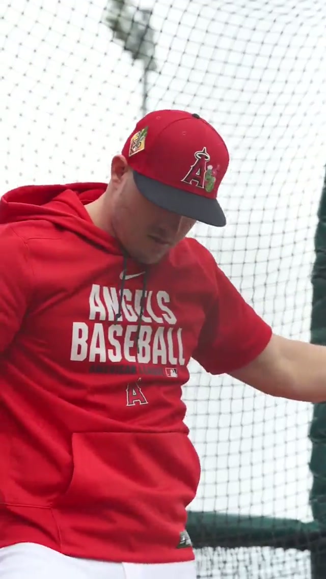 spectacular give me 27 of them right now 👏 | @Mike Trout 