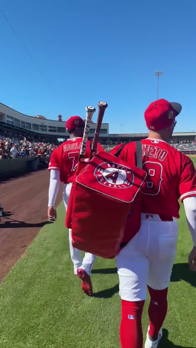 let the games begin 🌵 #LAASpring #MLB