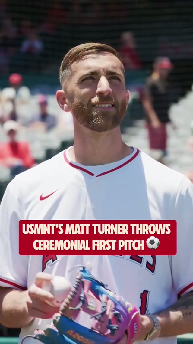 on the pitch ⚽️

Thank you to @U.S. Soccer’s Matt Turner for throwing out today's ceremonial first pitch!