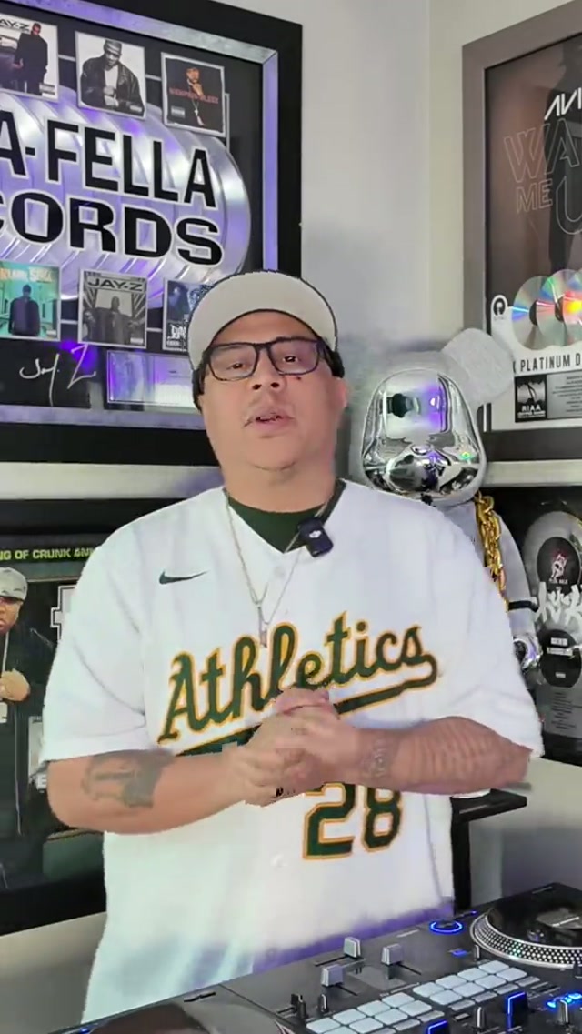 DJ E-Rock in the house tonight 🙌