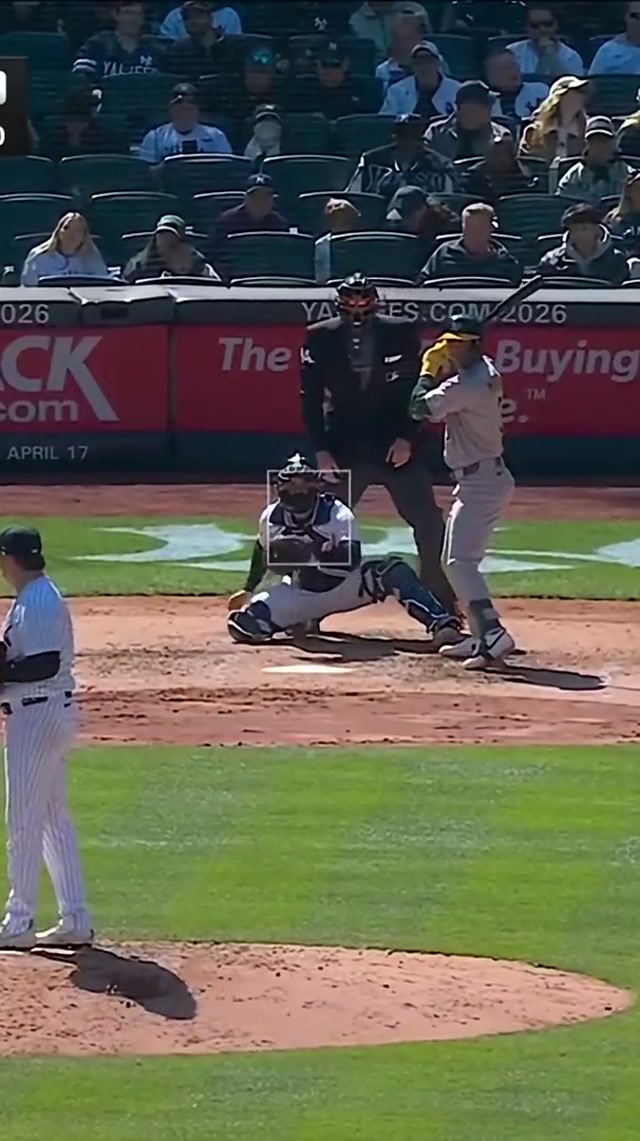 First career triple for Muncy 👏