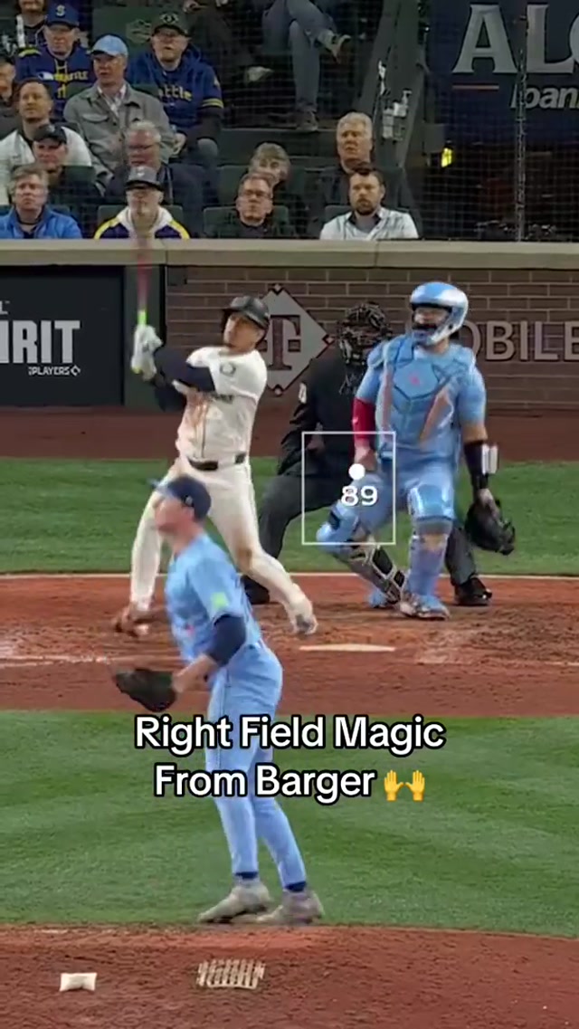 Have a night, Addy 👏 #MLB #MLBPostseason #ALCS #BlueJays #AddisonBarger 