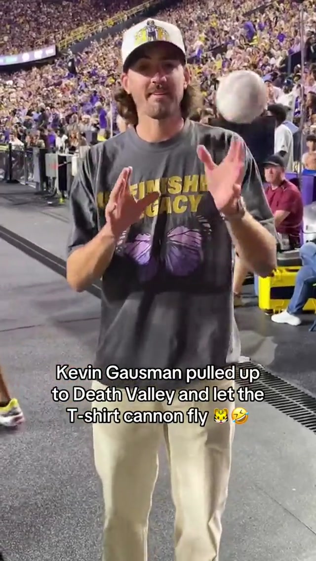 LSU legend in the building 🙌 #BlueJays #MLB #KevinGausman #LSU #DeathValley 