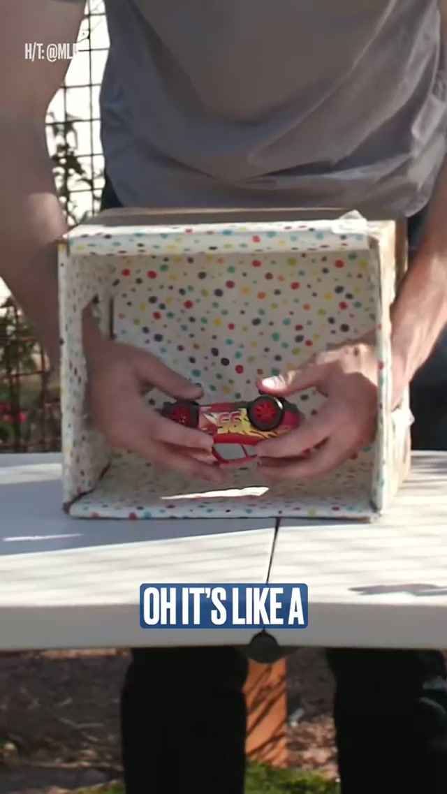 Let’s Cea what’s in the box 📦 👀 #MLB #DylanCease #Toronto #BlueJays #WhatsInTheBox 