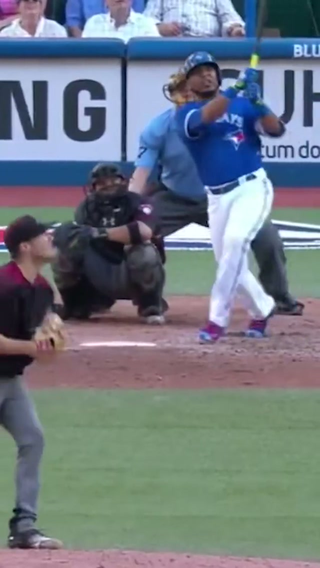 One of the most iconic celebrations in Blue Jays history 🤣🦜 #MLB #BlueJays #EdwinEncarnacion #Parrot #Celebration 