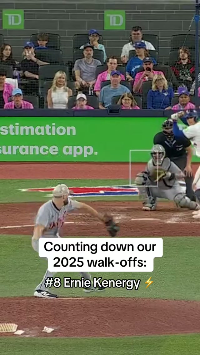 Electric from Ernie 👏 #MLB #BlueJays #Toronto #ErnieClement #Walkoff 