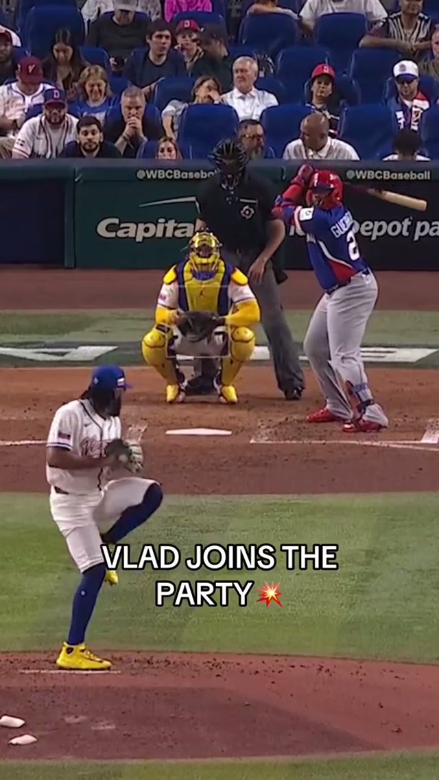 Of course he did 😮‍💨 #PLAKATA #WBC #BlueJays #WorldBaseballClassic #Vladdy 