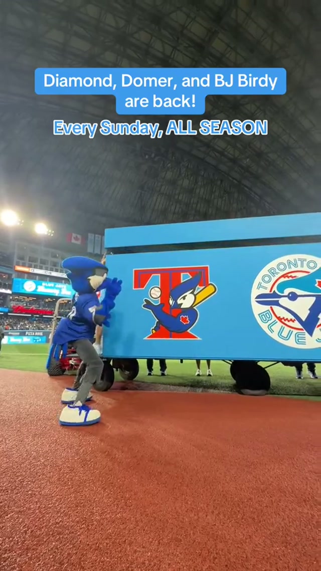 Our old pals 🤗 #MLB #BlueJays50 #Toronto #mascots #BlueJays 