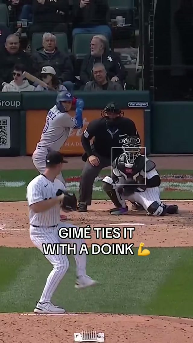 Gimé sent it off the foul pole 🔥 #MLB #BlueJays #AndrésGiménez #BlueJays50 