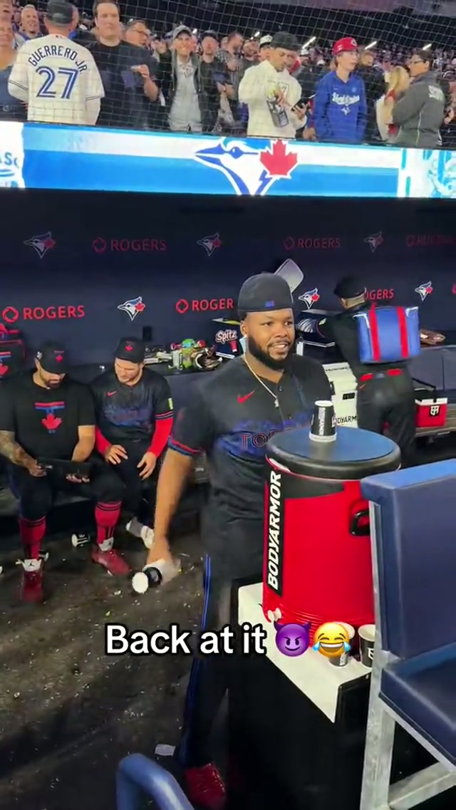 Vali took it like a champ 👏 #MLB #BlueJays #Toronto #BrandonValenzuela #VladimirGuerreroJr 