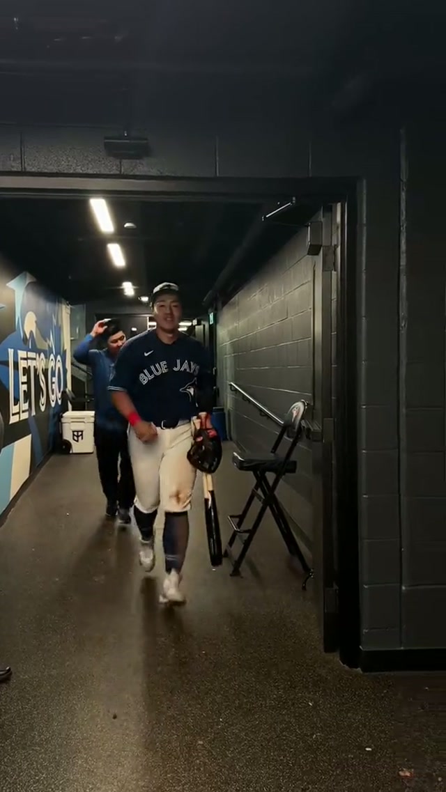 All we gotta say is… W😏 #MLB #BlueJays #WinCam #kazumaokamoto #VladimirGuerreroJr 