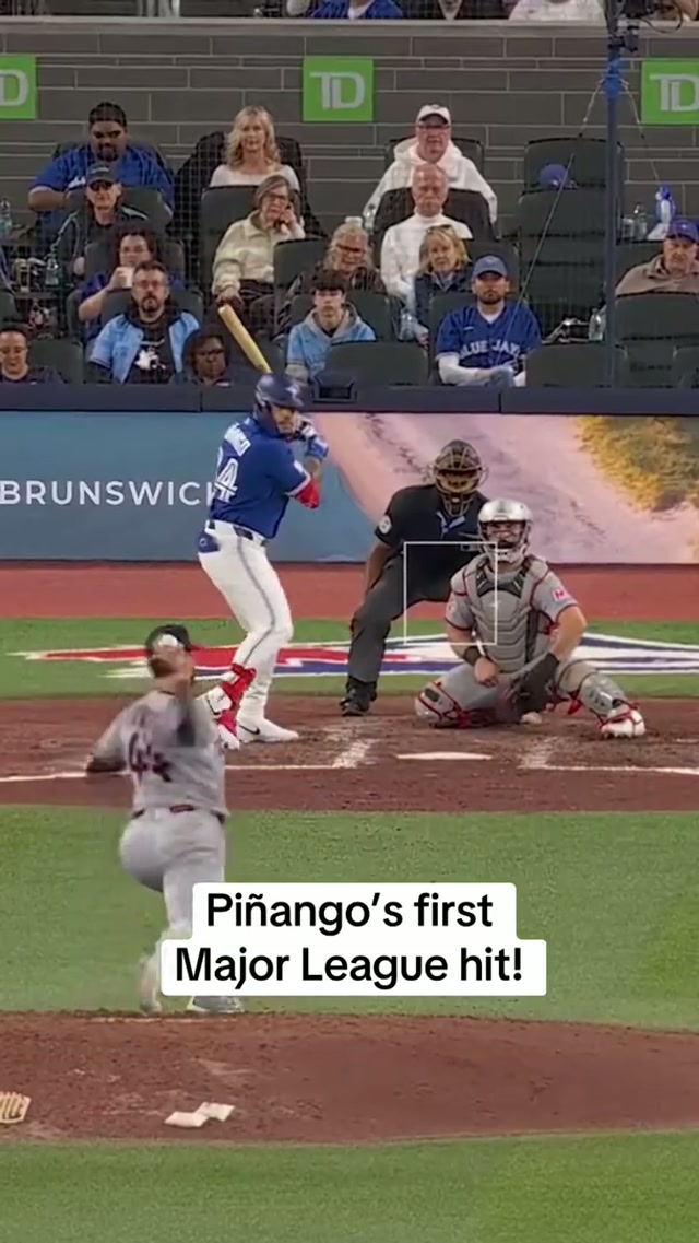 In his debut too 😌 #MLB #BlueJays #Toronto #Piñango 