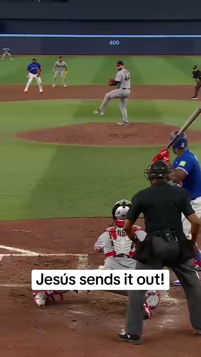 You hang it, he bangs it‼️ #MLB #BlueJays #Toronto #JesúsSanchez