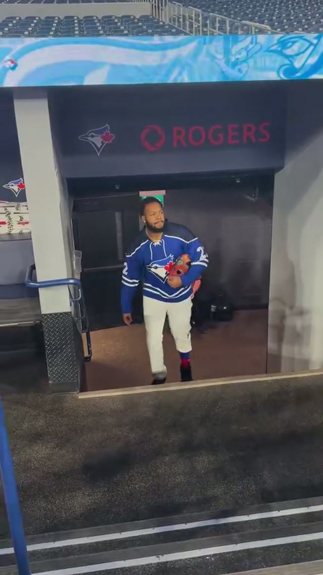 Certified Beauties 🤣 🏒👌 #MLB #BlueJays #BlueJays50 #ErnieClement 