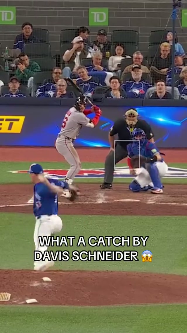 DIVING DAVIS 👨🏻 #MLB #BlueJays #BlueJays50 #DavisSchneider 
