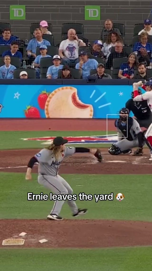 An Ern Dog BLAST 💪 #MLB #BlueJays #BlueJays50 #ErnieClement 