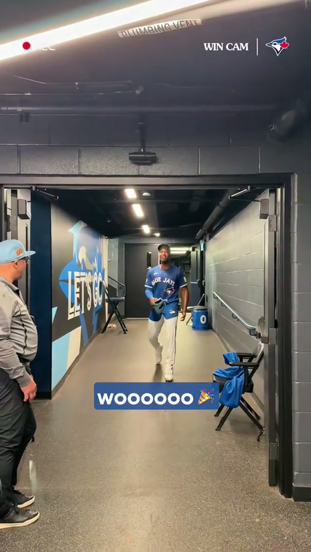 What’s a Win Cam without a little Janice? 🎶🥶 #MLB #BlueJays #BlueJays50 #WinCam #Iceman 