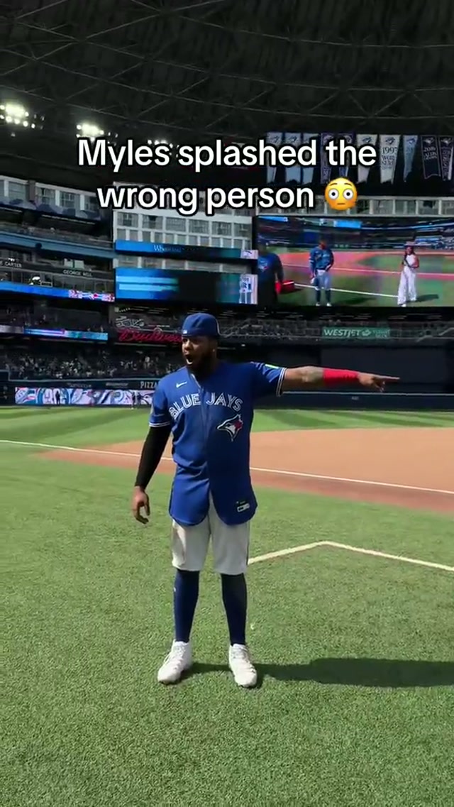 This is what happens when Myles comes back on spash duty 😂😧 #MLB #BlueJays  #MylesStraw #Vladdy #Okamoto 