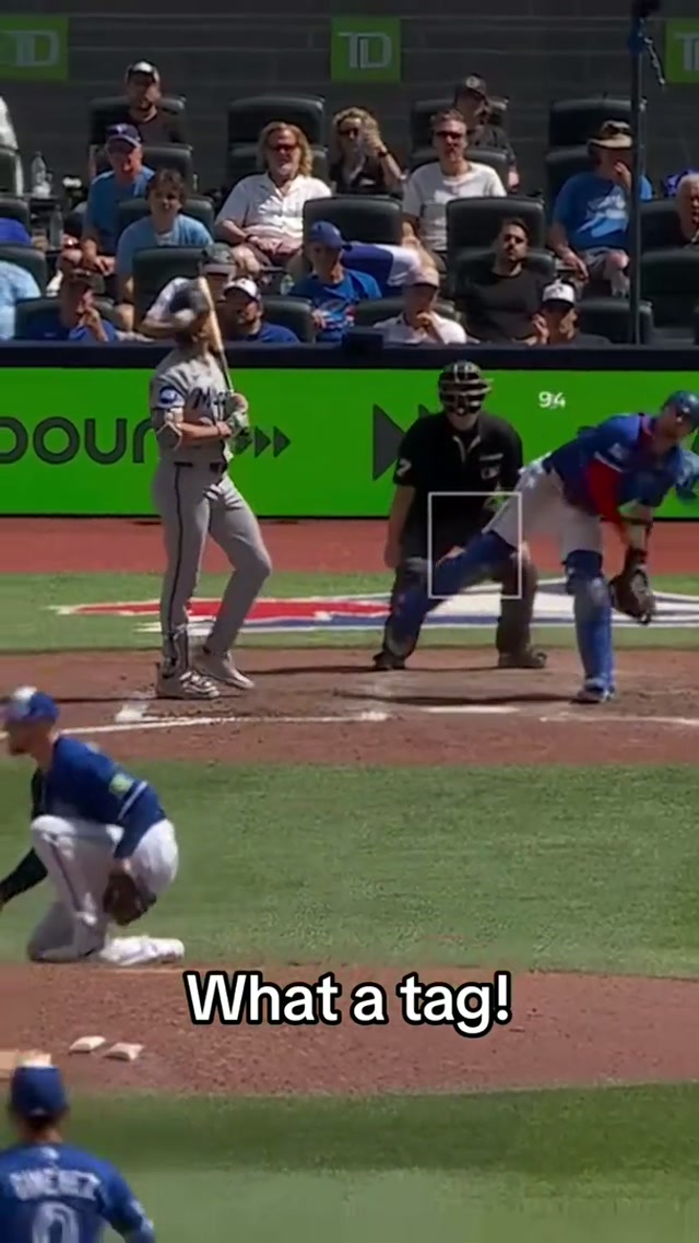 Gold Glove Gimé does it again 👊 #MLB #BlueJays #AndrésGiménez #GoldGlove #Toronto 