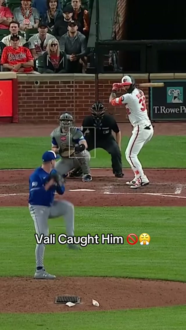 The perfect backpick 👏 #MLB #BlueJays #BlueJays50 #BrandonValenzuela 