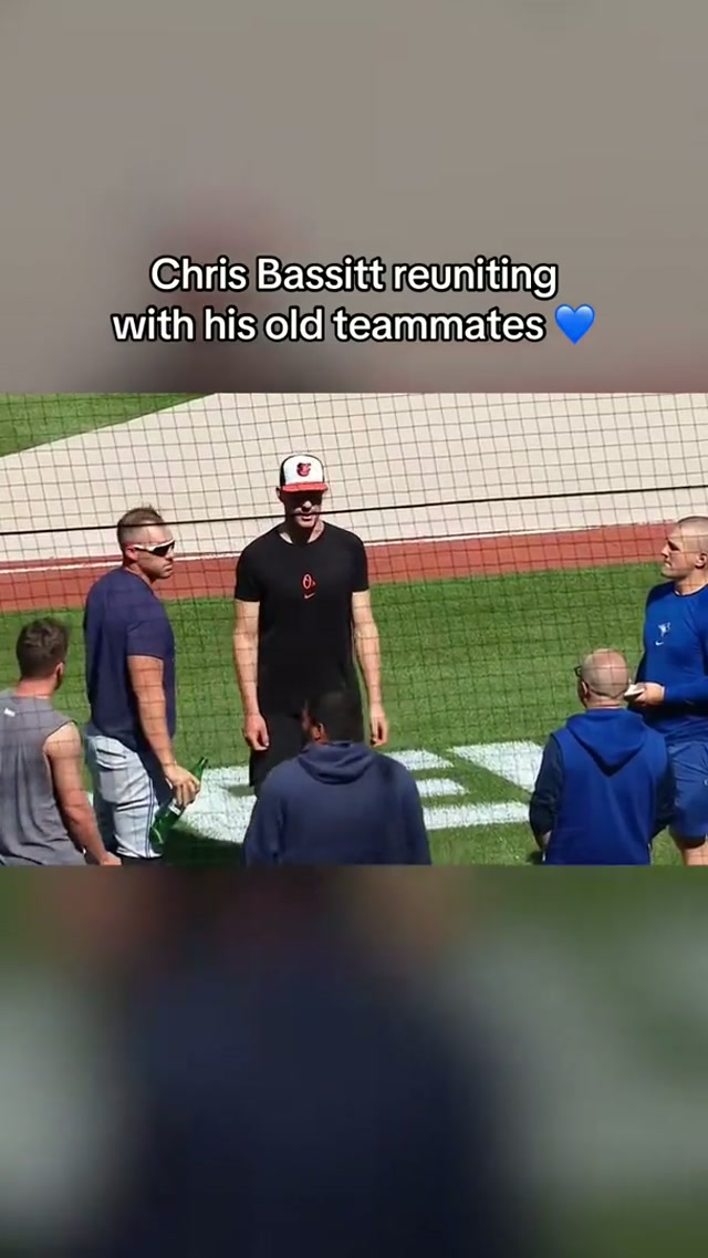 Great to see you, Chris 🥹🤝 #MLB #BlueJays #BlueJays50 #ChrisBassitt 