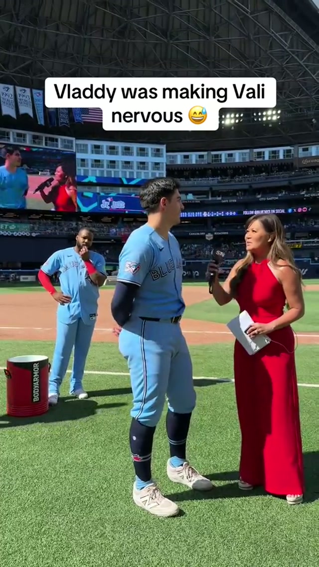 He knew it was coming soon 😂 #MLB #BlueJays #Toronto #Vladdy #Valenzuela 