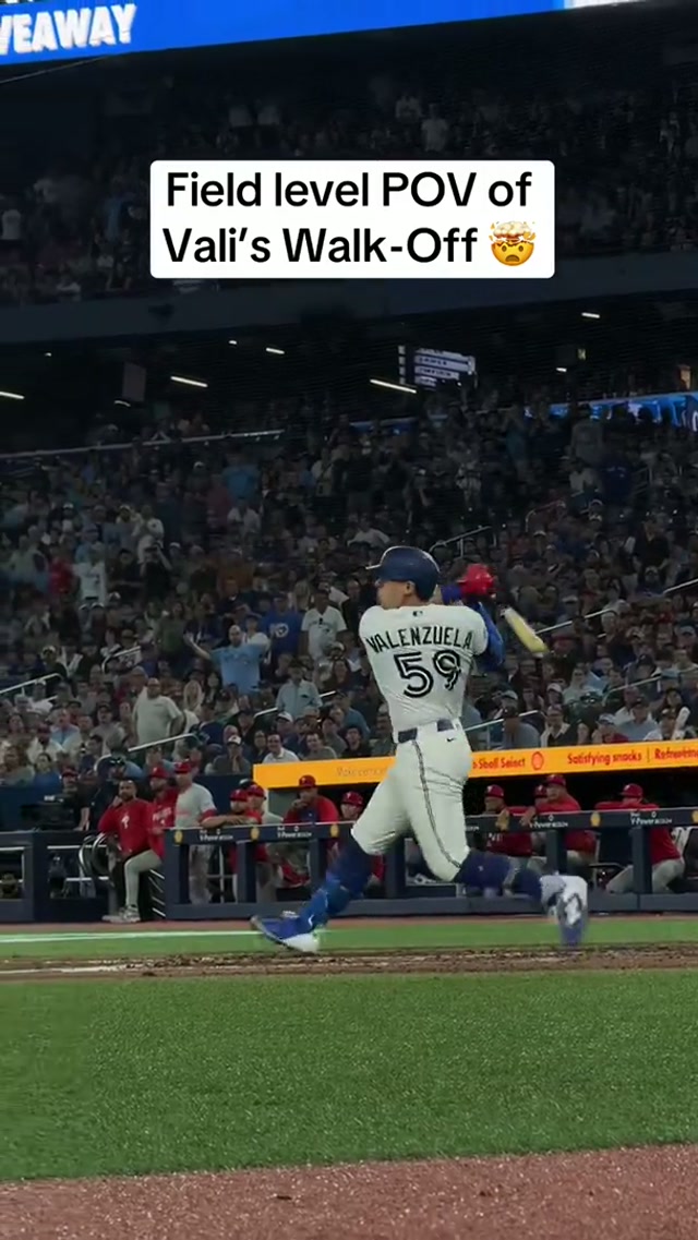 You can feel the energy ⚡️#MLB #BlueJays #BrandonValenzuela #Toronto #WalkOff 