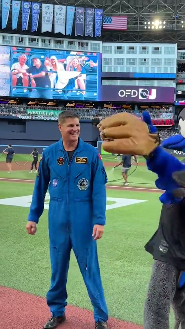 An out of this world First Pitch 😉 Thanks for coming, Jeremy 🤝🚀 #MLB #BlueJays #BlueJays50 #JeremyHansen #ArtemisII 