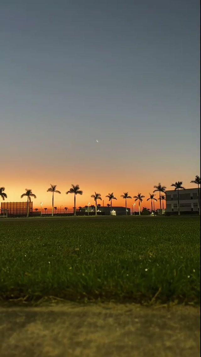Happy Sunday 🌞

#springtraining #braves #mlb #sunrise 