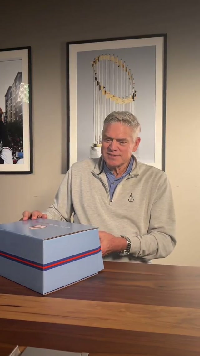 A legendary unboxing 🐐

#dalemurphy #braves #cityconnect #mlb 