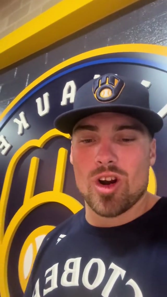 See you Saturday, Brew Crew ‼️
#mlbpostseason #mke