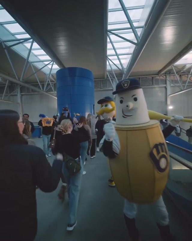 All aboard 🚂 
#mlbpostseason #mlb #MagicBrew #nlds