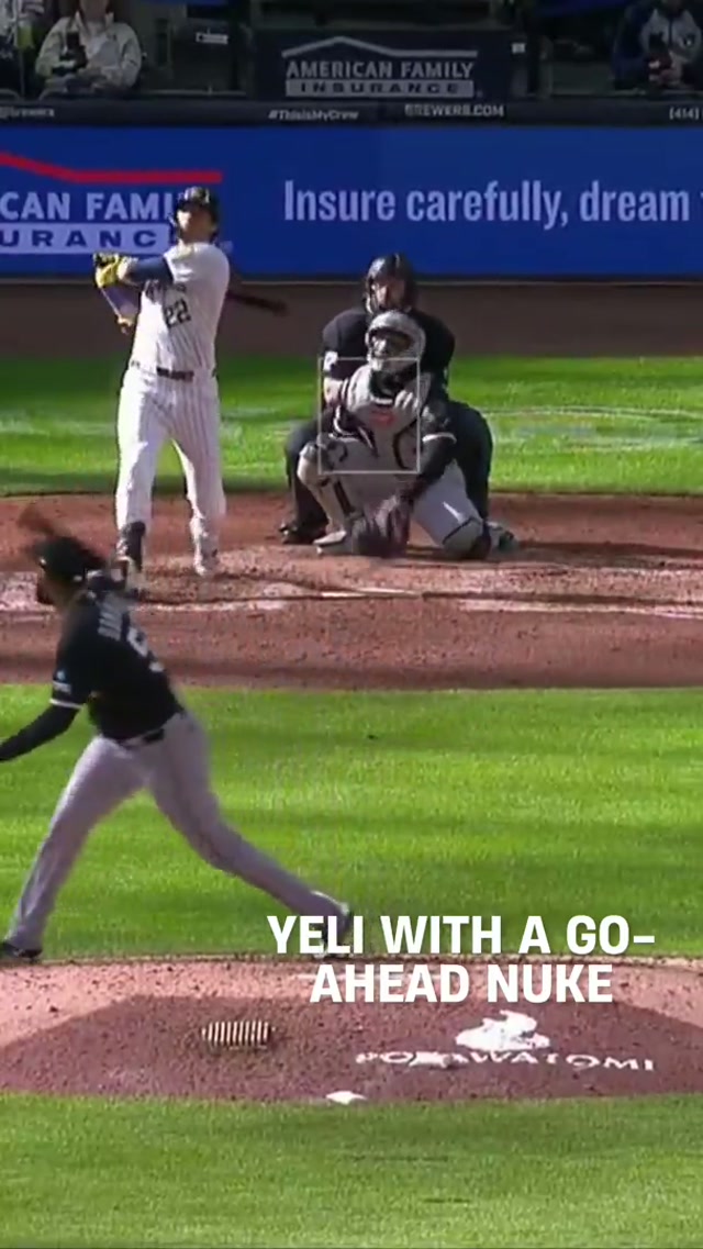 AN UNREAL MOMENT FROM CHRISTIAN YELICH

#MLB #brewers #homerun
