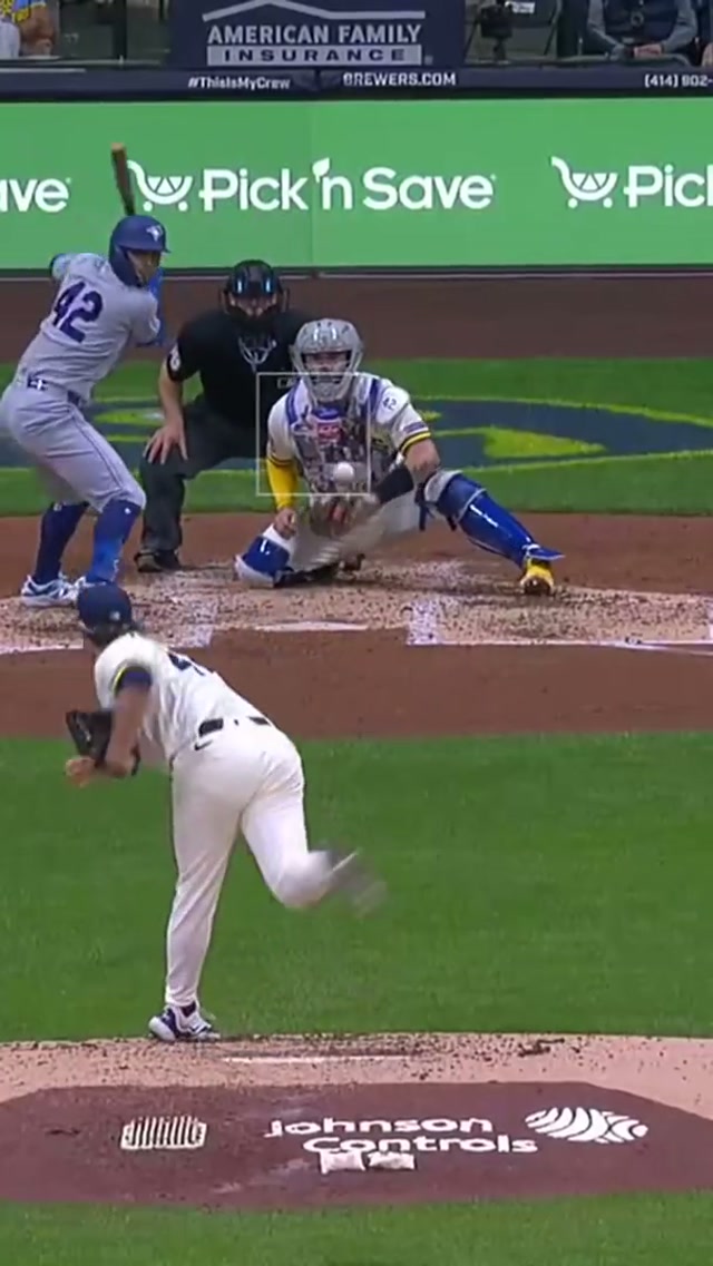 Oh my goodness Brandon Lockridge!!! 🤯 #brewers #mlb #brandonlockridge #greatcatch #flyout 