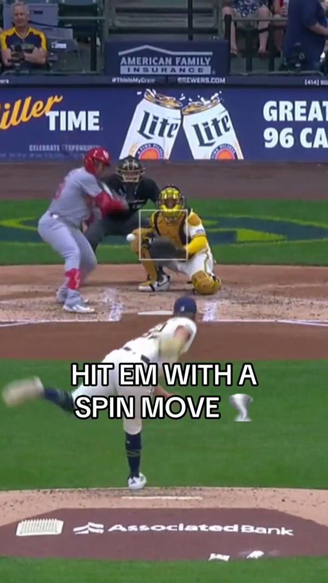 Hamilton hit a full spin in mid-air to make this catch 🤯 #spinmove #davidhamilton #crazycatch #out #brewers 