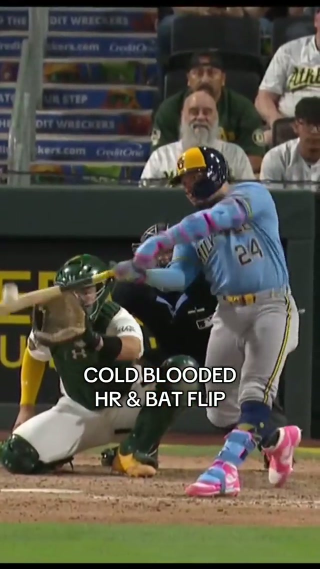 HOLY AURA #mlb #baseball #contreras #batflip #brewers