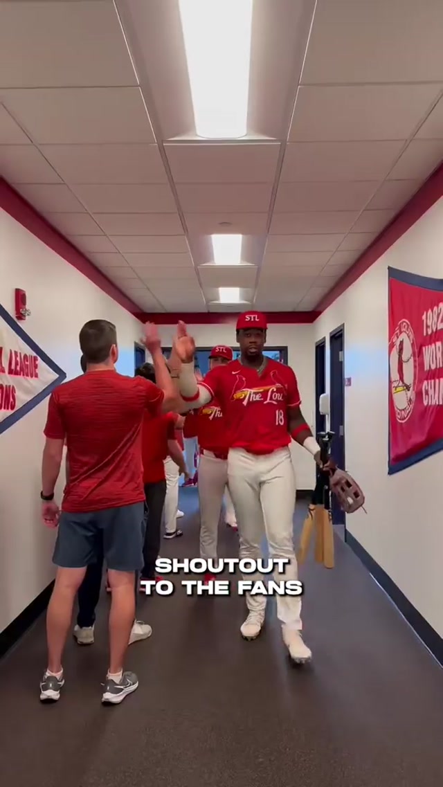 Shoutout the fans! 🫵 🫶 #cardinals #mlb #shoutoutot 