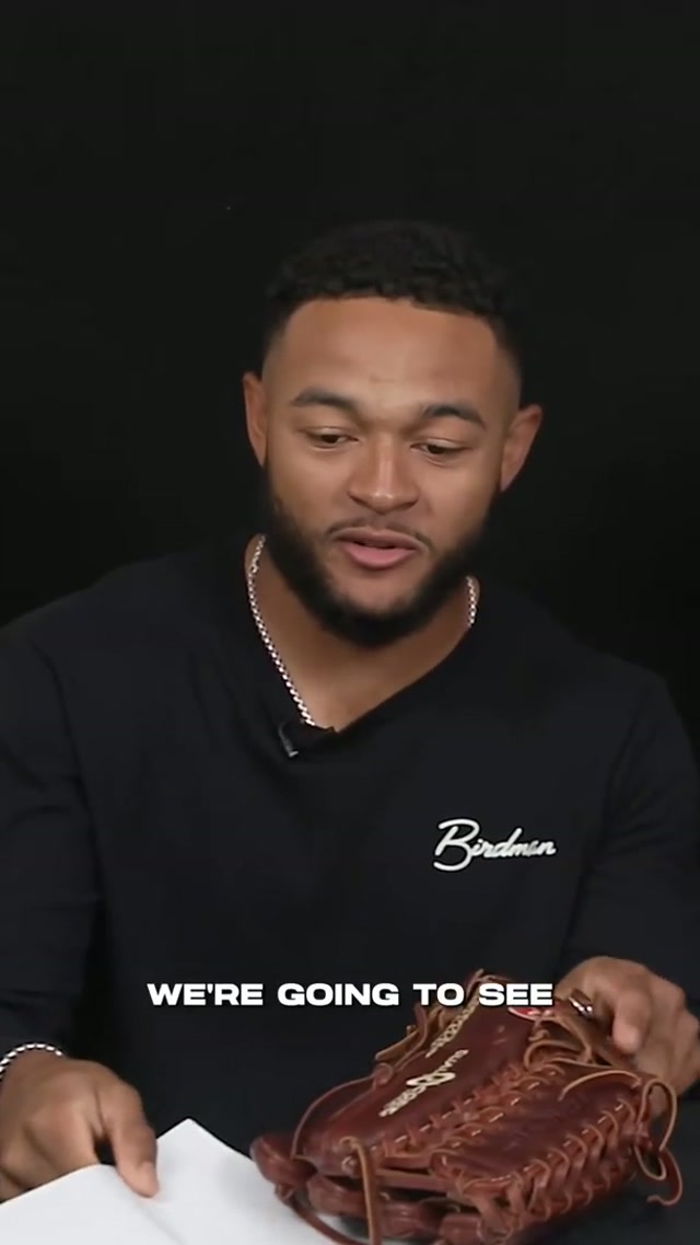 Victor Scott II:
Professional rapper ✅
Professional wrapper ❌

#Christmas #holiday #present #baseball @Victor Scott II 