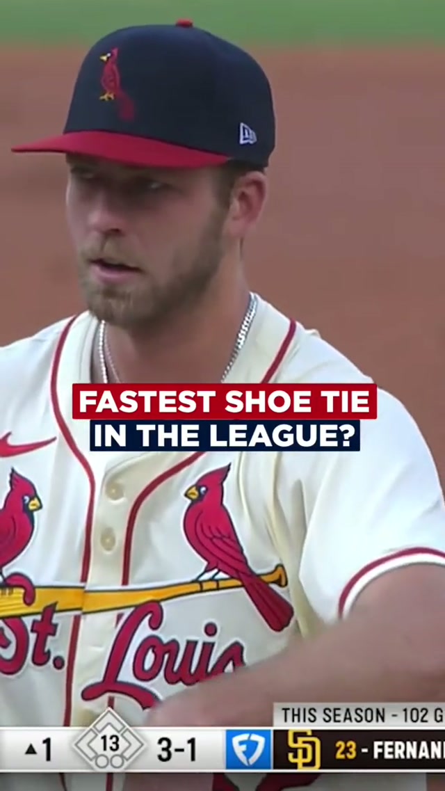 I’ve been making bunny ears all these years??? 🐇🤷 #baseball #mlb #cardinals 