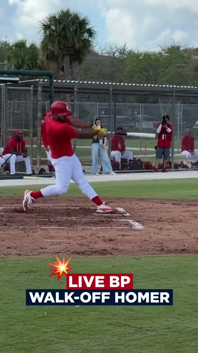that bat flip tho 😮‍💨 #baseball #cardinals #MLB #springtraining 