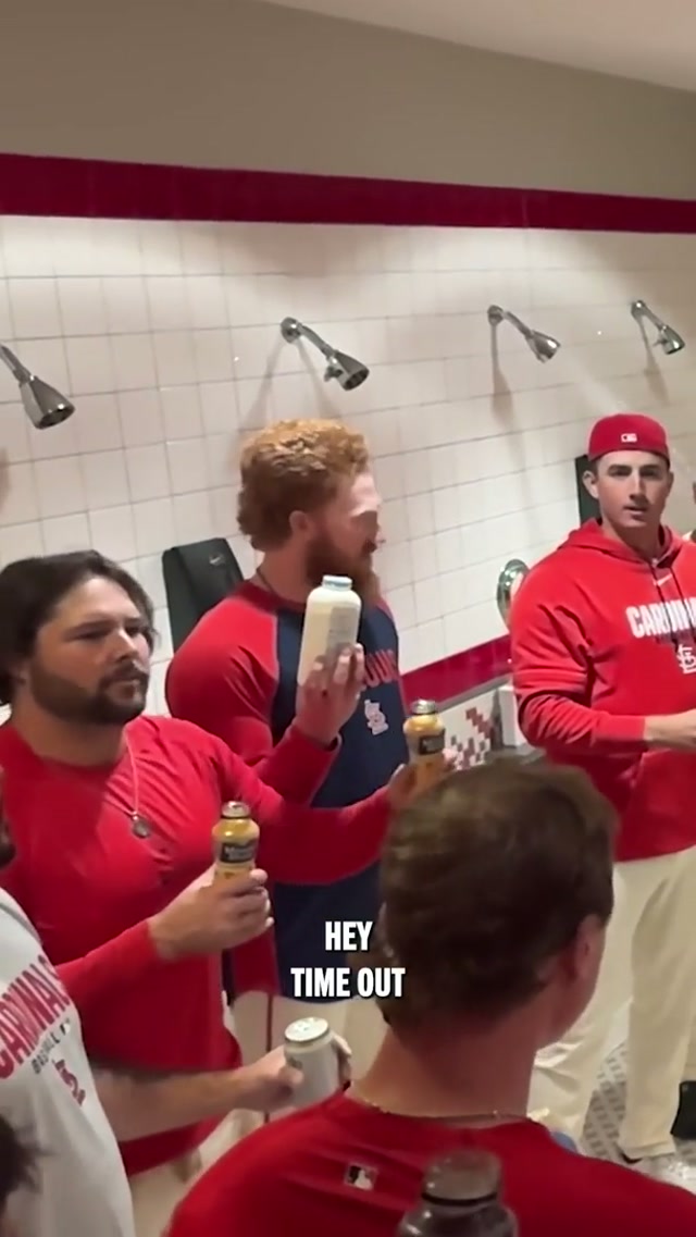CLEAN UP, AISLE 26 🤣 #MLB #Baseball #Cardinals #JJWetherholt