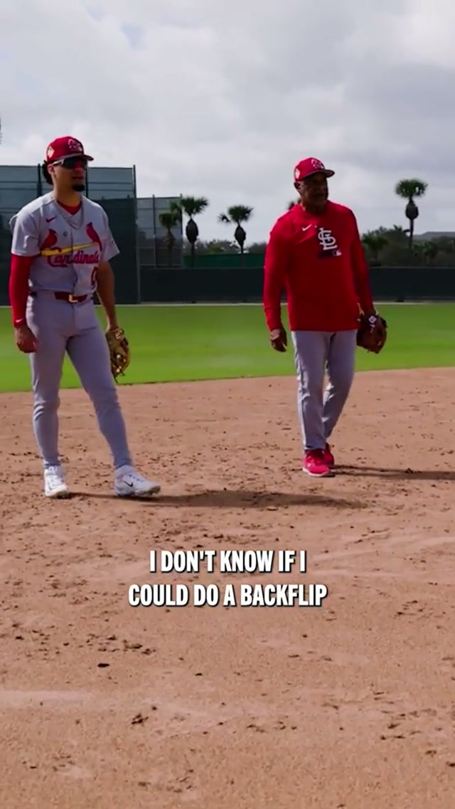 raise your hand if you want to see Masyn do a backflip ✋ #MasynWinn #OzzieSmith #Cardinals #Baseball