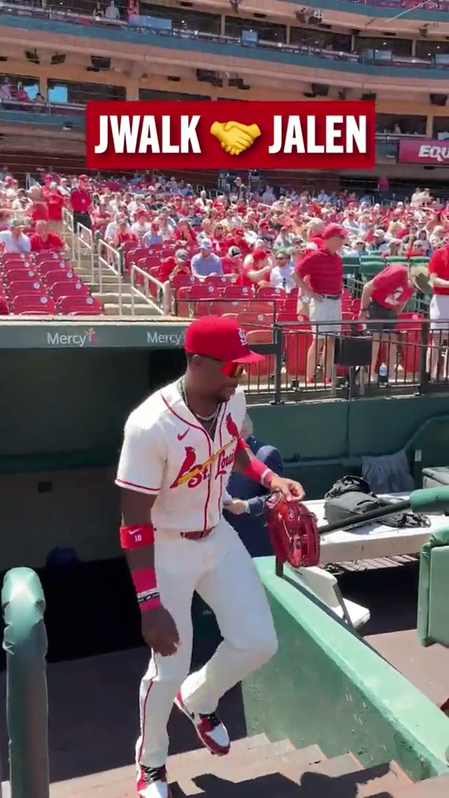 JWalk 🤝 Jalen

#comedian #cardinals #stlouis @Jalen Hinton 