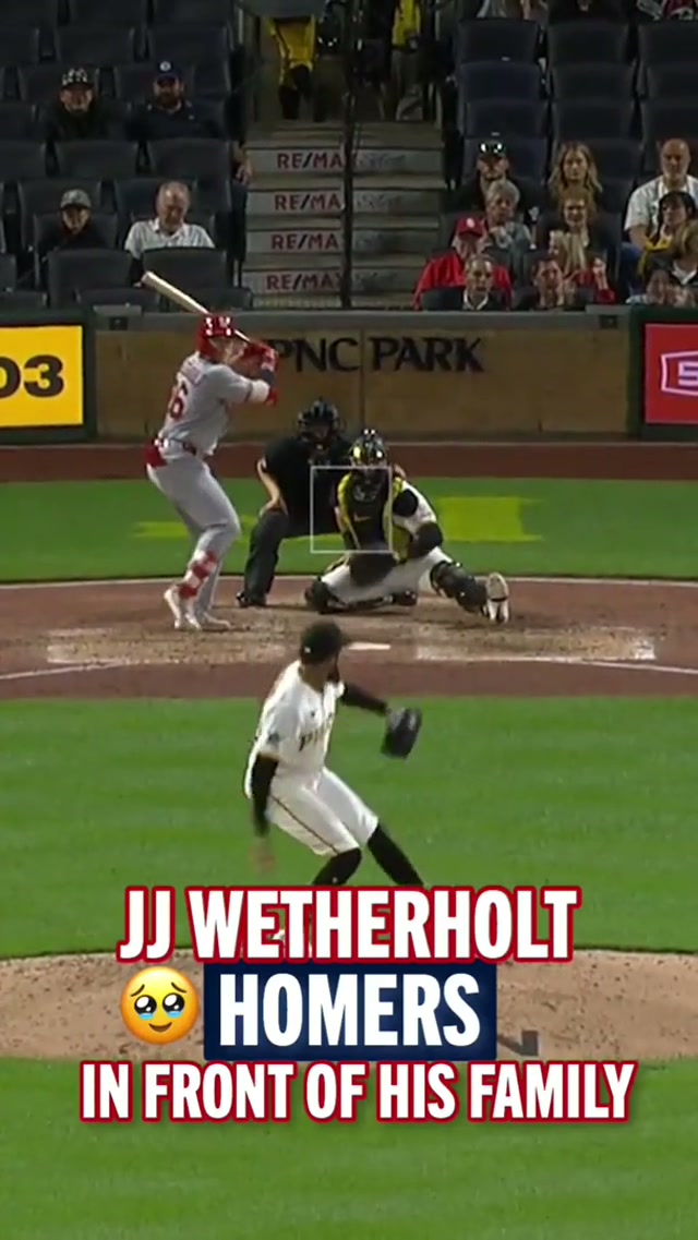 A game-tying blast in the 9th, no less! 

#cardinals #hometownhero #hometown #family 