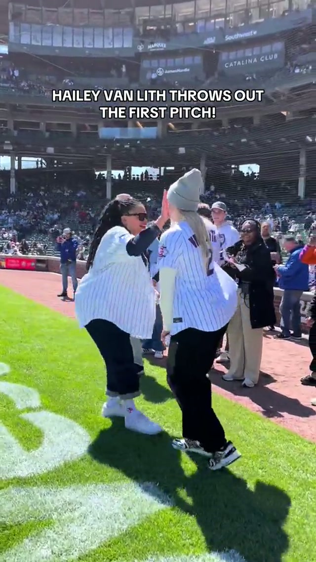 @Chicago Sky she’s an icon. #cubs #mlb 